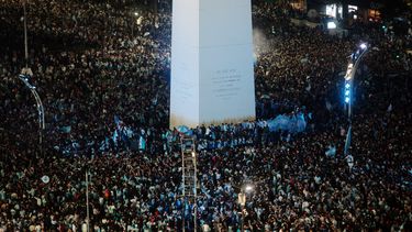 argentina finalista: multitudinario banderazo en el obelisco