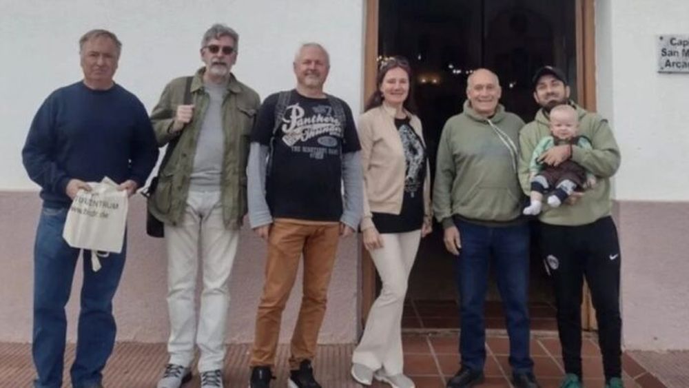 Los investigadores alemanes en Olavarría. - Infoeme -