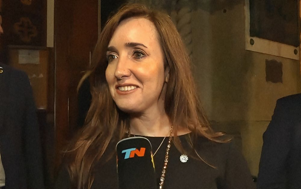 La vicepresidenta Victoria Villarruel habla con la prensa en la basílica porteña María Auxiliadora y San Carlos.