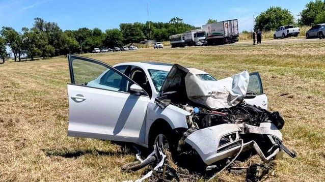 El VW Vento que chocó contra la moto en la Ruta 8.
