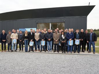Los intendentes con Tapia en la sede de la Ceamse. Los intendentes con Tapia en la sede de la Ceamse.