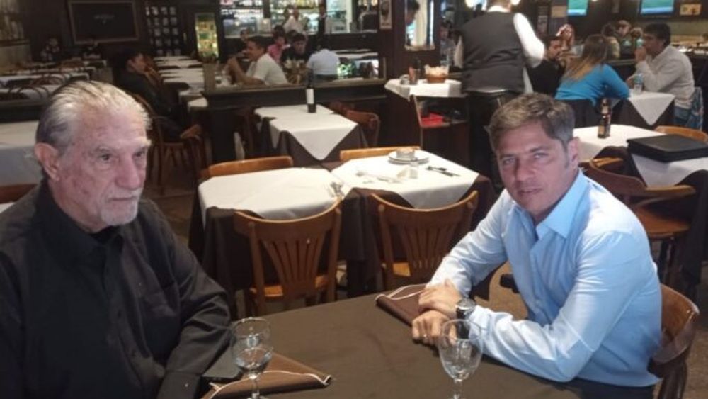 Federico Storani y Axel Kicillof mantuvieron un encuentro en la confitería Modelo de La Plata.