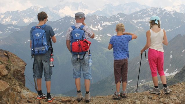 Viajar en familia y disfrutar de la naturaleza. Viajar en familia y disfrutar de la naturaleza.