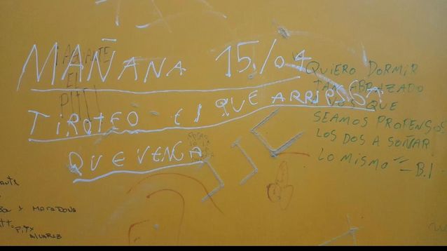 La inscripción hallada en un colegio de Villa Elisa.