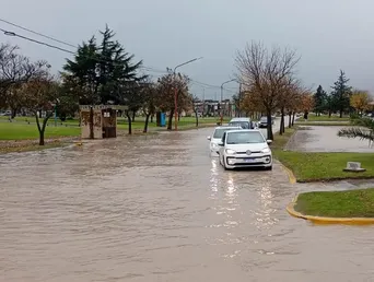 Tres Arroyos complicado por la abundante caída de agua. Tres Arroyos complicado por la abundante caída de agua.