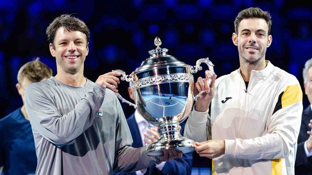 Horacio Zeballos otra vez campeón: levantó el trofeo junto a Marcel Granollers en Basilea.