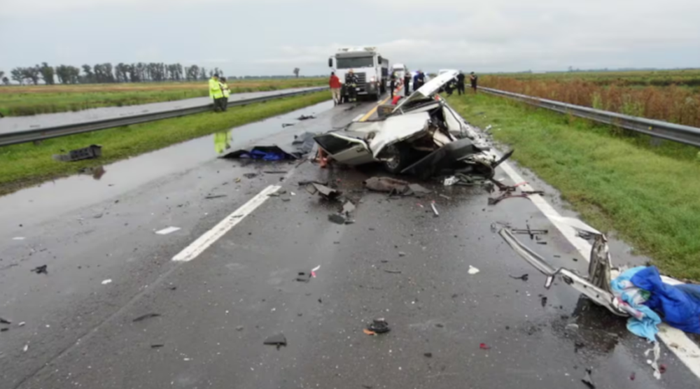 El Regatta quedó destrozado sobre la ruta 33.