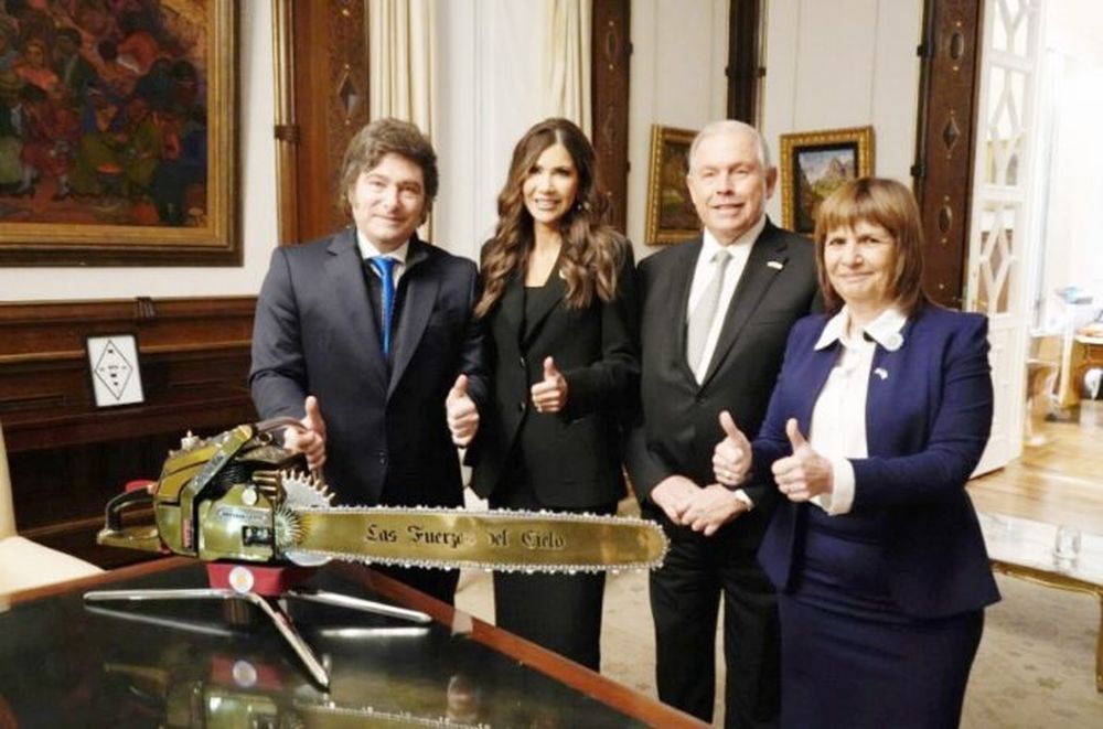 la Secretaria de Seguridad Nacional de los Estados Unidos, Kristi Noem, quien fue recibida en Casa Rosada por el Presidente Javier Milei y los ministros Patricia Bullrich y Gerardo Werthein. (Oficina del Presidente de la República Argentina)