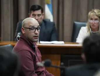 Alejo Sequeira, el buzo de Prefectura que declaró en el juicio por el femicidio de Magalí Vera. Alejo Sequeira, el buzo de Prefectura que declaró en el juicio por el femicidio de Magalí Vera.