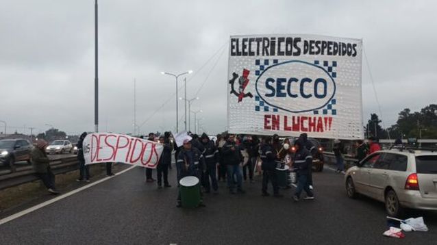Protesta de trabajadores de la empresa Industrias J.F. Secco. (Nicolás Gerola @NGerola)