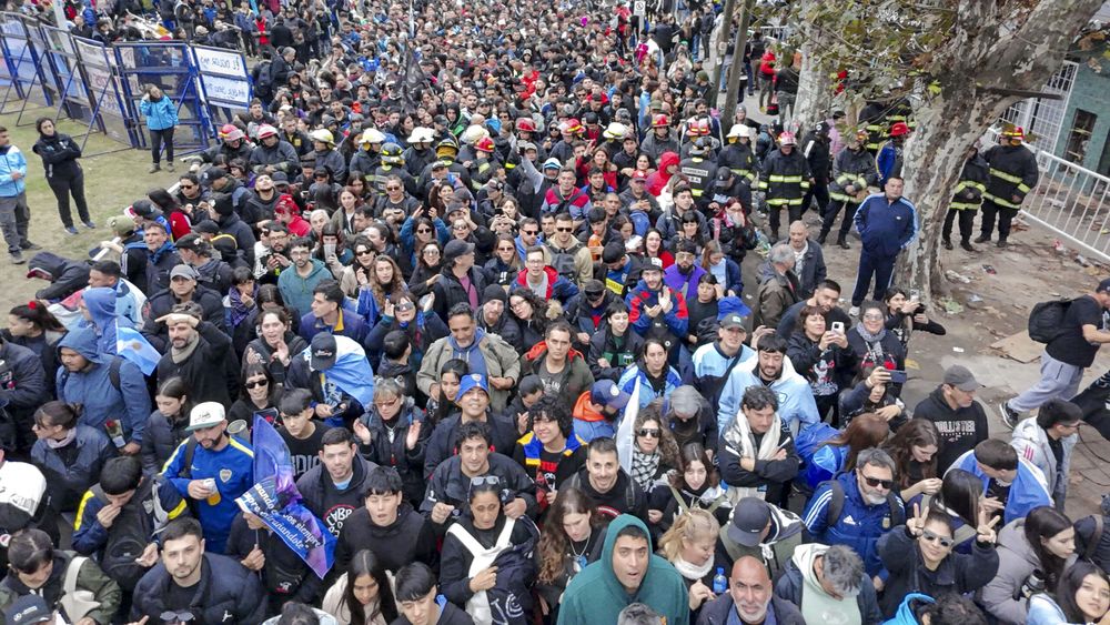 El multitudinario adiós al Indio Solari en Avellaneda.
