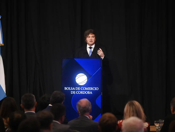 El presidente Milei en la Bolsa de Comercio de Córdoba.