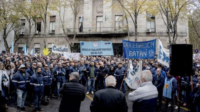 Empleados municipales de General Pueyrredon comenzaron este miércoles una retención parcial de tareas que se extenderá hasta el lunes. (Gentileza La Capital)