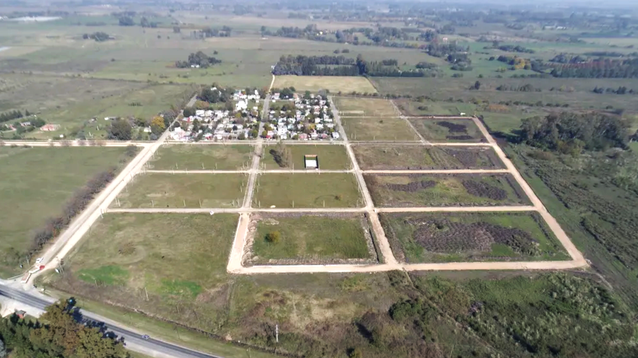 Vista aérea de terrenos y viviendas.&nbsp;