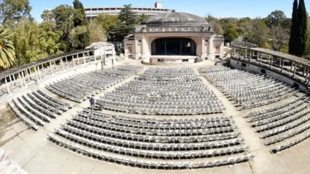 El Teatro del lago de La Plata.