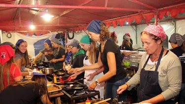 Platos típicos en una nueva edición Fiesta de las Colectividades en Necochea
