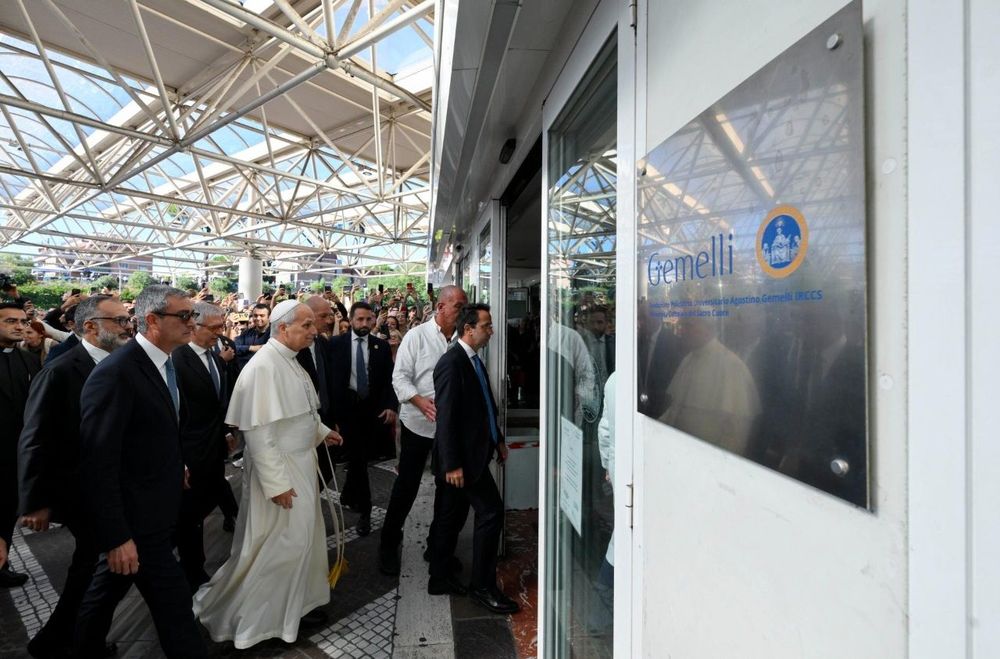 El Papa león XIV al llegar al Hospital Gemelli para ser operado.&nbsp;