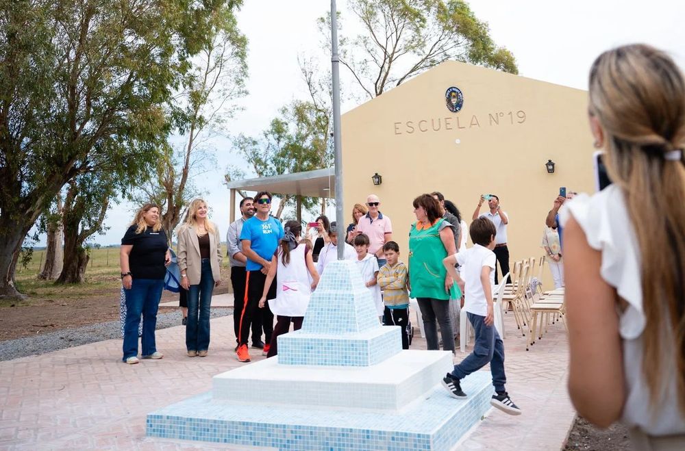 El acto de reinauguración de la escuela rural 19 en La Noria.