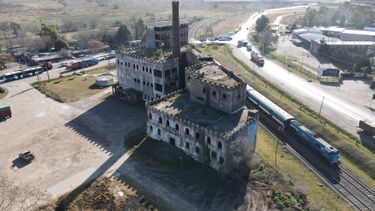 El Castillo de Cañuelas (exfábrica Finaco) se ubica en el cruce de las rutas 3 y 205. El Castillo de Cañuelas (exfábrica Finaco) se ubica en el cruce de las rutas 3 y 205.