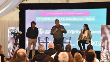 El ministro de Desarrollo Agrario, Javier Rodríguez abrió el Primer Simposio de la Cadena de Trigo en la Chacra Experimental Integrada Barrow de la ciudad de Tres Arroyos.
