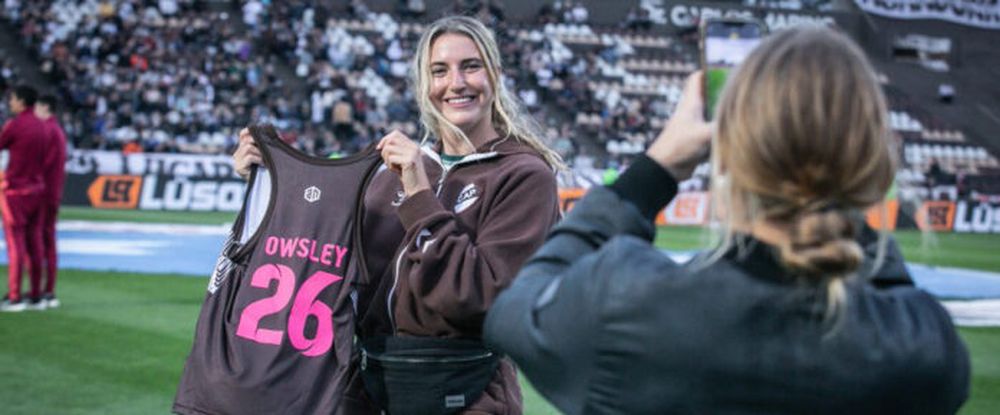 Lily Owsley, reconocida en Vicente López por Platense. - Prensa Platense -