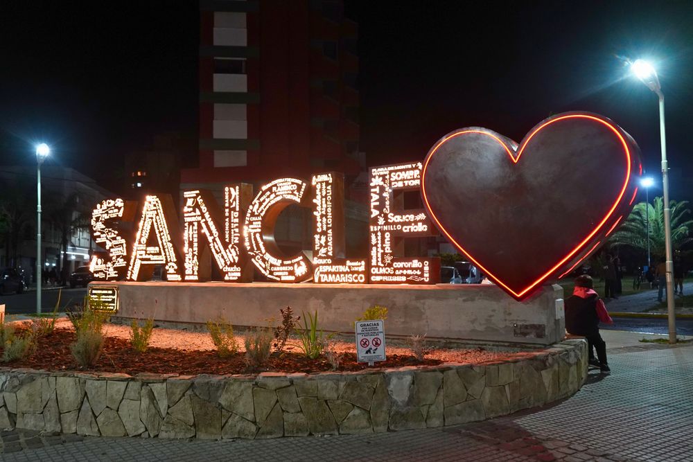 San Clemente del Tuyú recuperó Mágico diciembre, una fiesta que no se realizaba desde hace tres décadas.&nbsp;