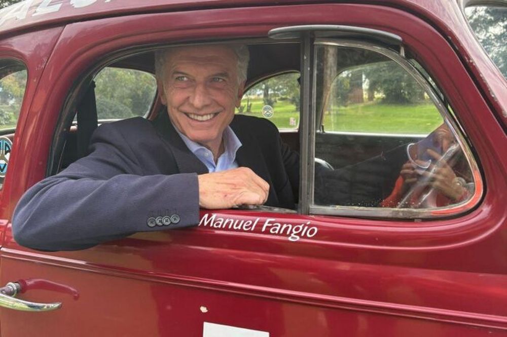 El ex presidente Mauricio Macri en una visita a Balcarce.