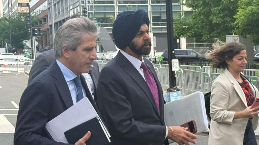 Caputo en Nueva York, con el titular del Banco Mundial Ajay Banga.