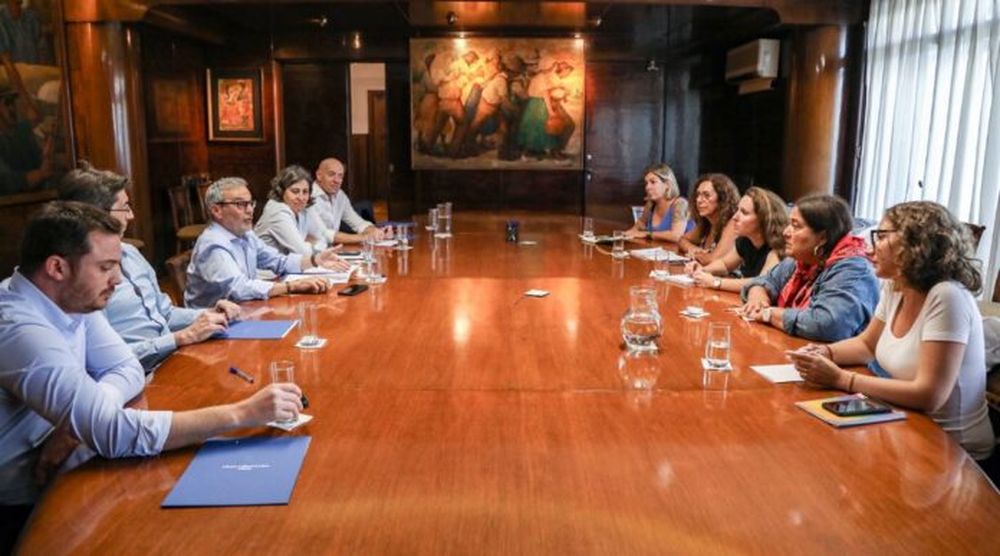 El ministro de Salud de la Nación, Mario Russo, recibió junto a funcionarios de la cartera a representantes de organizaciones de pacientes oncológicos y de otras patologías. (Ministerio de Salud de la Nación)