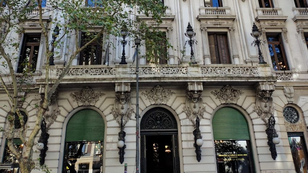 La Casa de la Cultura -el antiguo Palacio de La Prensa- está en Avenida de Mayo 575, CABA.