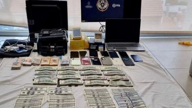 La Policía Federal Argentina llevó adelante un operativo de alto impacto en Mar del Plata, con el objetivo de desbaratar una organización dedicada al funcionamiento de casinos virtuales ilegales y al lavado de activos.