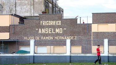 El Frigorífico Anselmo de Tres Arroyos reabrirá sus puertas. El Frigorífico Anselmo de Tres Arroyos reabrirá sus puertas.