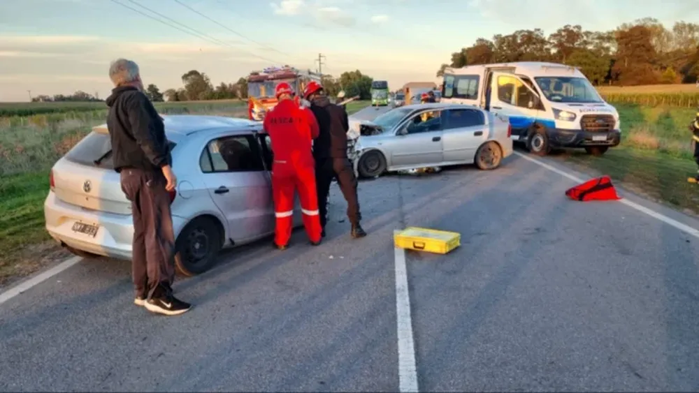 Los vehículos que chocaron de frente en la Ruta 88. (0223)