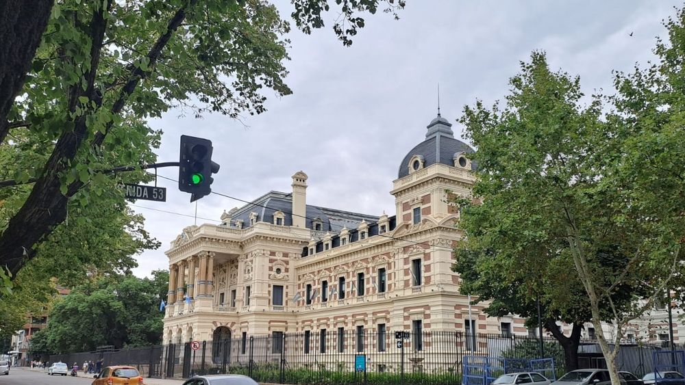 El Palacio de Gobierno de la Provincia de Buenos Aires. El Palacio de Gobierno de la Provincia de Buenos Aires.