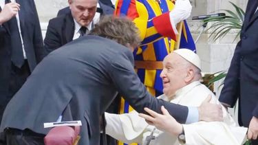 El presidente, Javier Milei, y Francisco, en la Basílica de San Pedro. (Vatican Media)