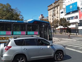 cambios en el codigo de transito bonaerense: cuando tomar una via por la derecha y cuando ceder el paso