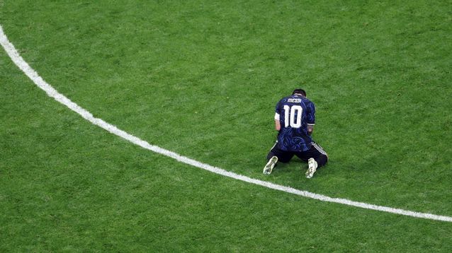 Toda la emoción del 10 al final de terminar el partido.&nbsp;
