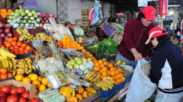 Luego de la ola polar y las intensas heladas, los precios de frutas y verduras se dispararon. (Archivo)