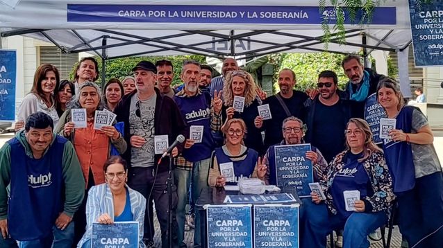 Carpa por la universidad y la soberanía en la sede de la Universidad Nacional de La Plata (UNLP).&nbsp;