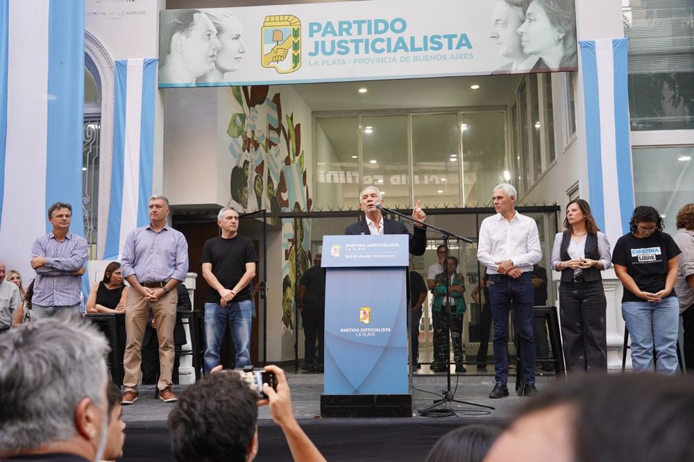 El intendente de La Plata, Julio Alak, llamó a la unidad del partido y respaldó la candidatura de Axel Kicillof.