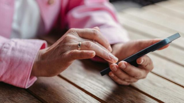 Advierten sobre las estafas por celulares. (pexels.com / shvets production)