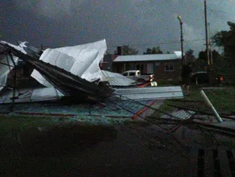 Uno de los techos volados en Urdampilleta. Uno de los techos volados en Urdampilleta.
