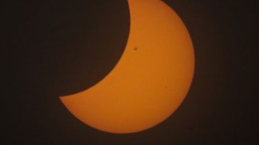Esta tarde se verá otro eclipse solar parcial desde el territorio bonaerense; será anular en la Patagonia. (Xinhua)