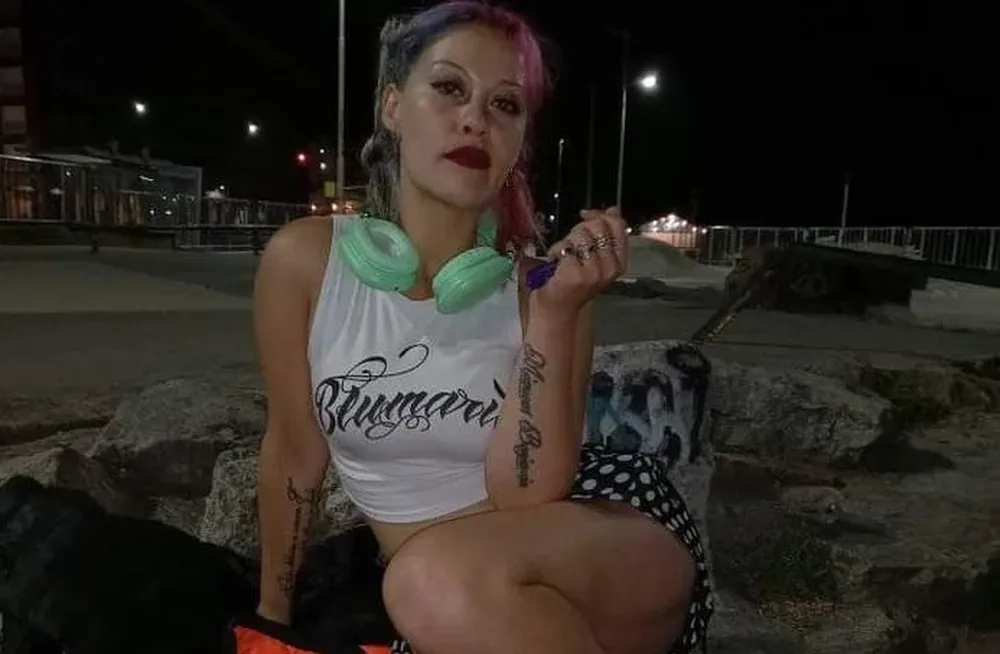 La joven que apareció muerta en los acantilados de Mar del Plata fue apuñalada y los investigadores lograron identificarla.