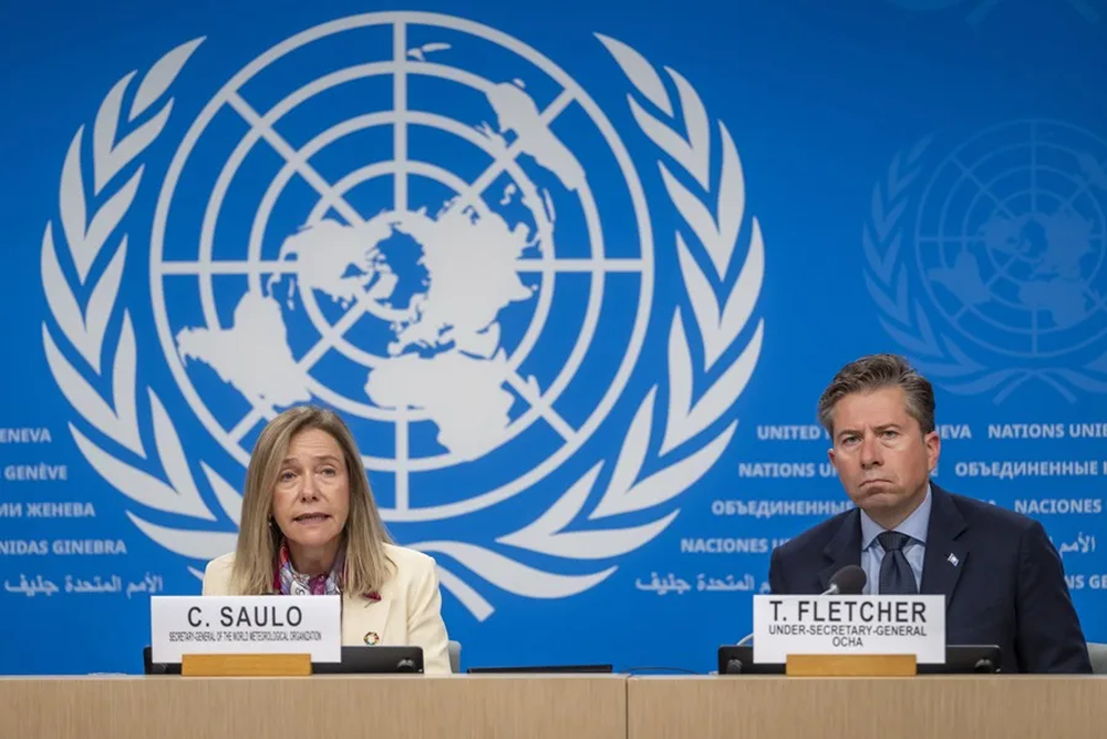 La Secretaria general de la OMM, la argentina Celeste Saulo, y el coordinador humanitario de Naciones Unidas, Tom Fletcher. En una conferencia de prensa en Ginebra.&nbsp;
