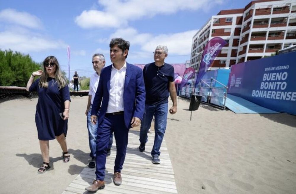 El gobernador bonaerense, Axel Kicillof, visitó los municipios de Pinamar y Villa Gesell. (Gobernación)