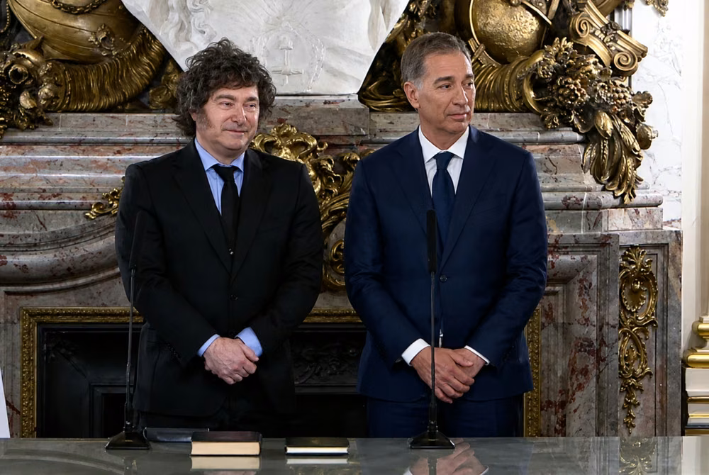 El presidente Javier Milei y el jefe de Gabinete, Diego Santilli.