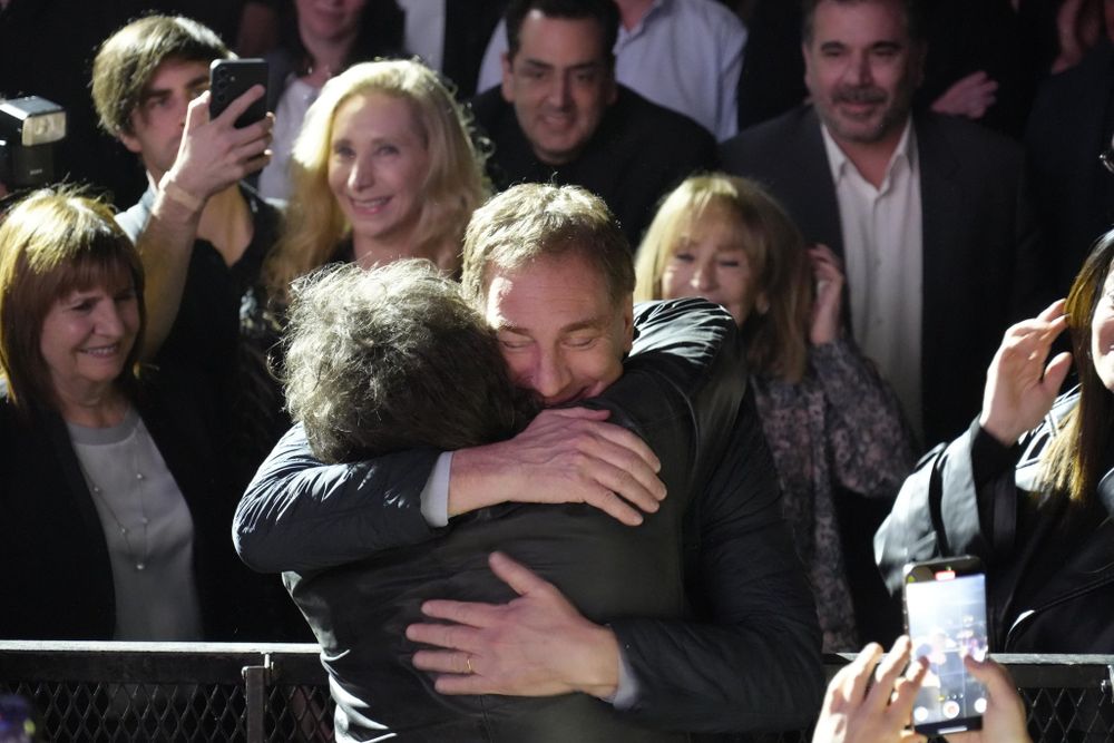 Diego Santilli junto a Javier Milei.&nbsp;