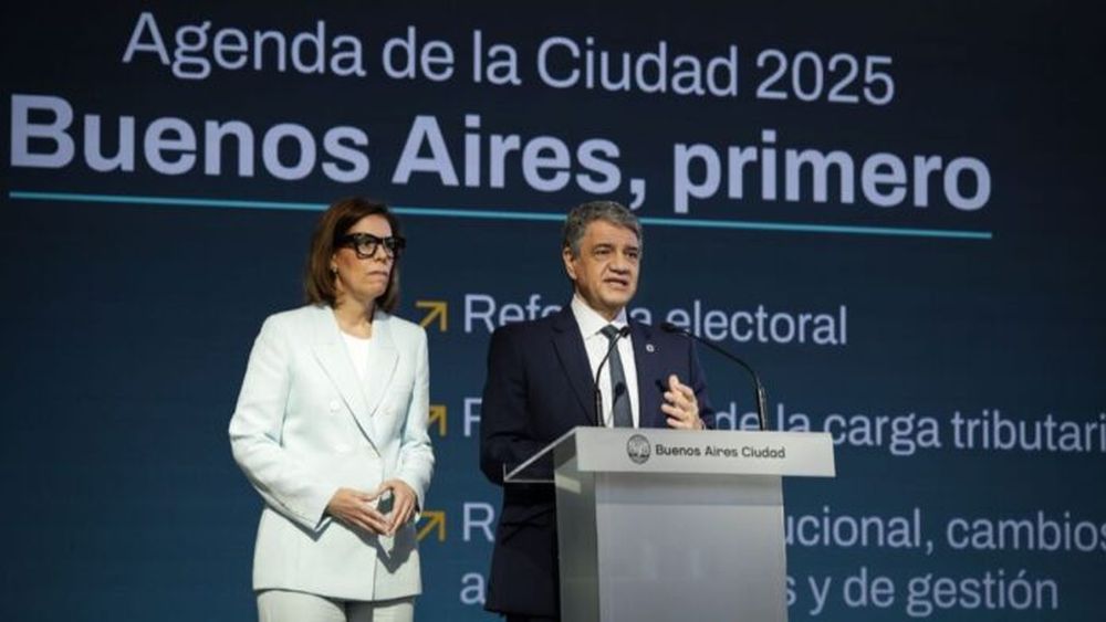La vocera Laura Alonso, junto al jefe de Gobierno, Jorge Macri. - GCBA -