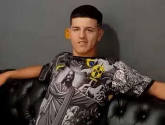 Gonzalo Ferloni, de 18 años, desapareció el domingo por la tarde tras ingresar al río Quequén. Gonzalo Ferloni, de 18 años, desapareció el domingo por la tarde tras ingresar al río Quequén.